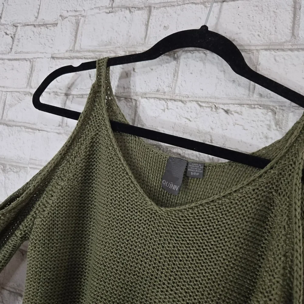 Quinn‎ brand open shoulder sweater